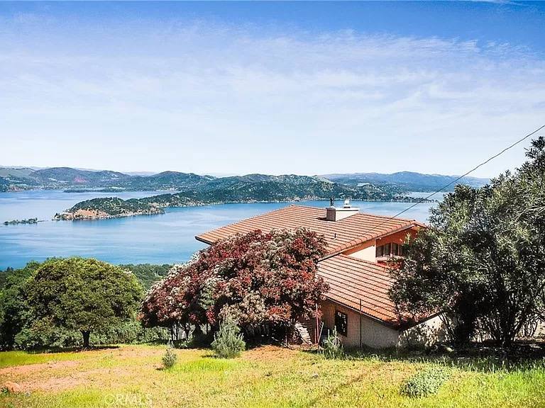 House for rent at 7548 Evergreen Dr, Kelseyville, CA 95451
