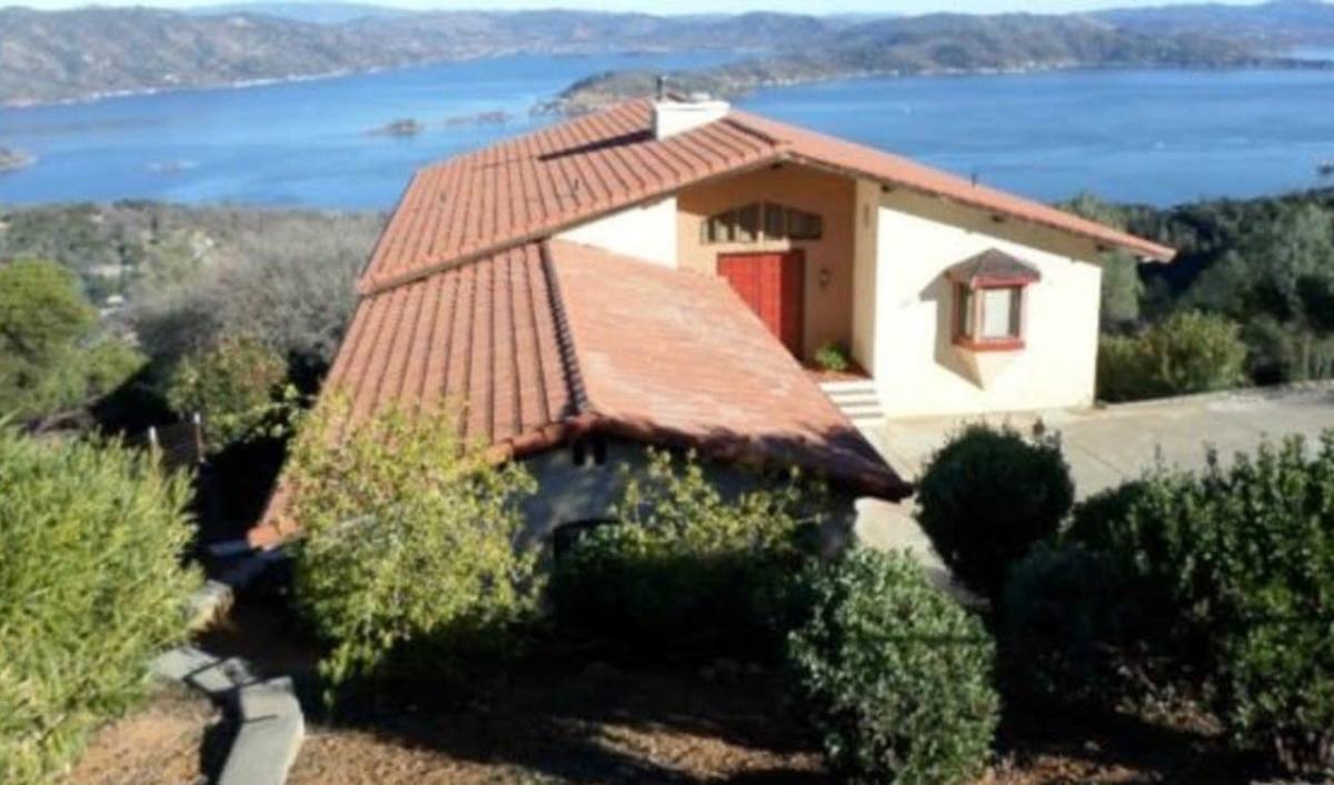 House for rent at 7548 Evergreen Dr, Kelseyville, CA 95451