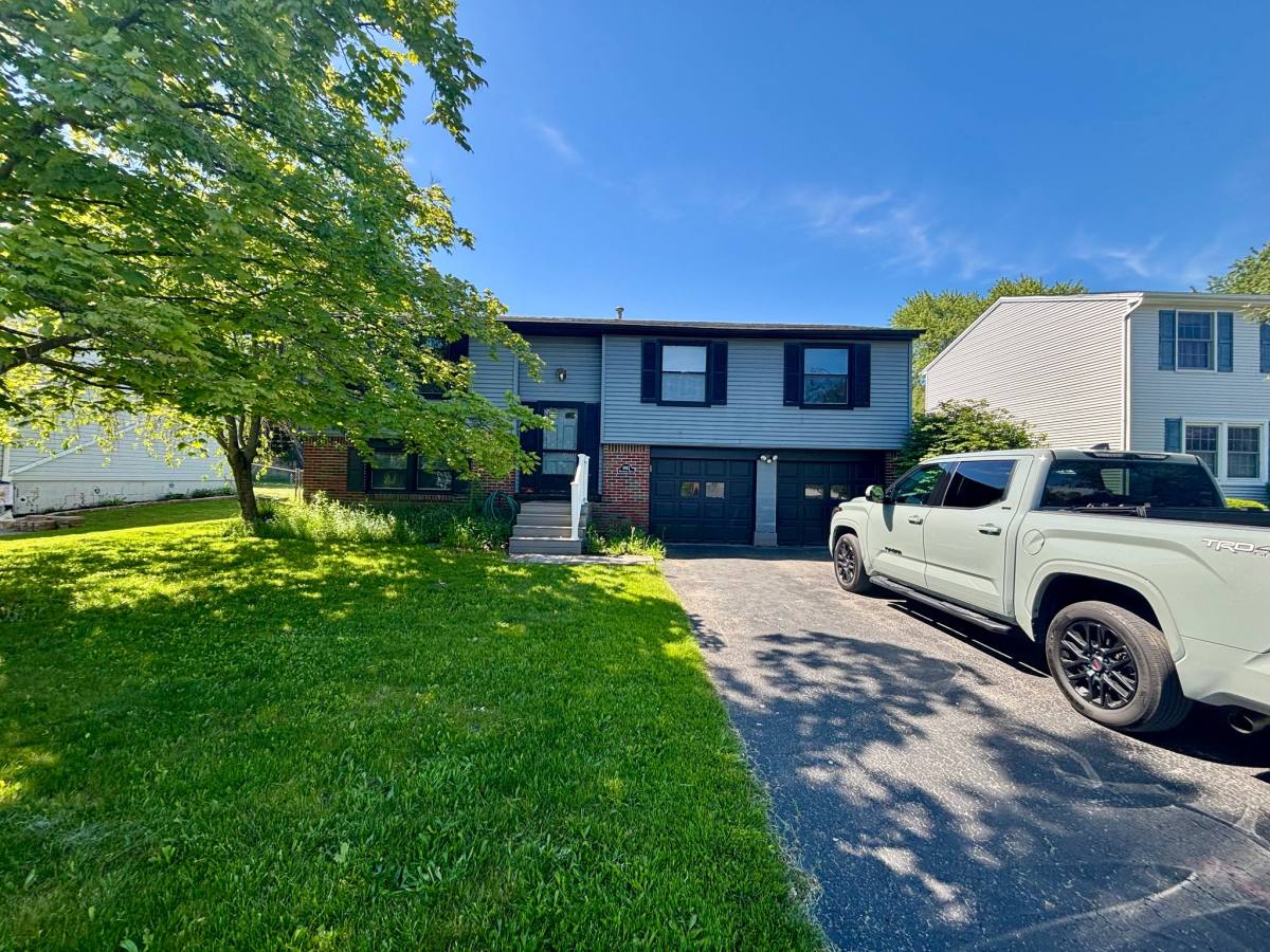 House for rent at 6962 Northview Dr, Lockport, NY 14094