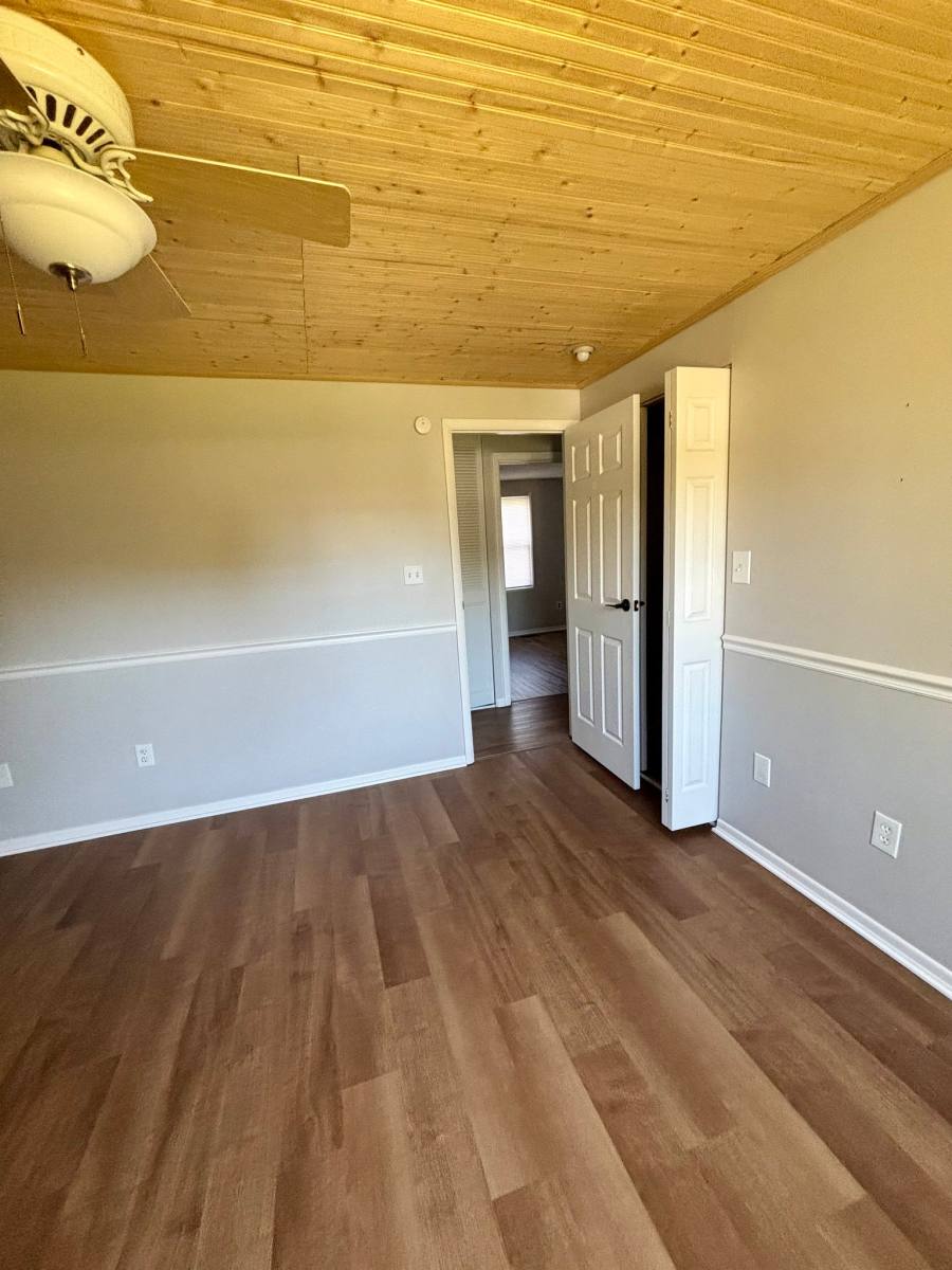 House for rent at 6962 Northview Dr, Lockport, NY 14094