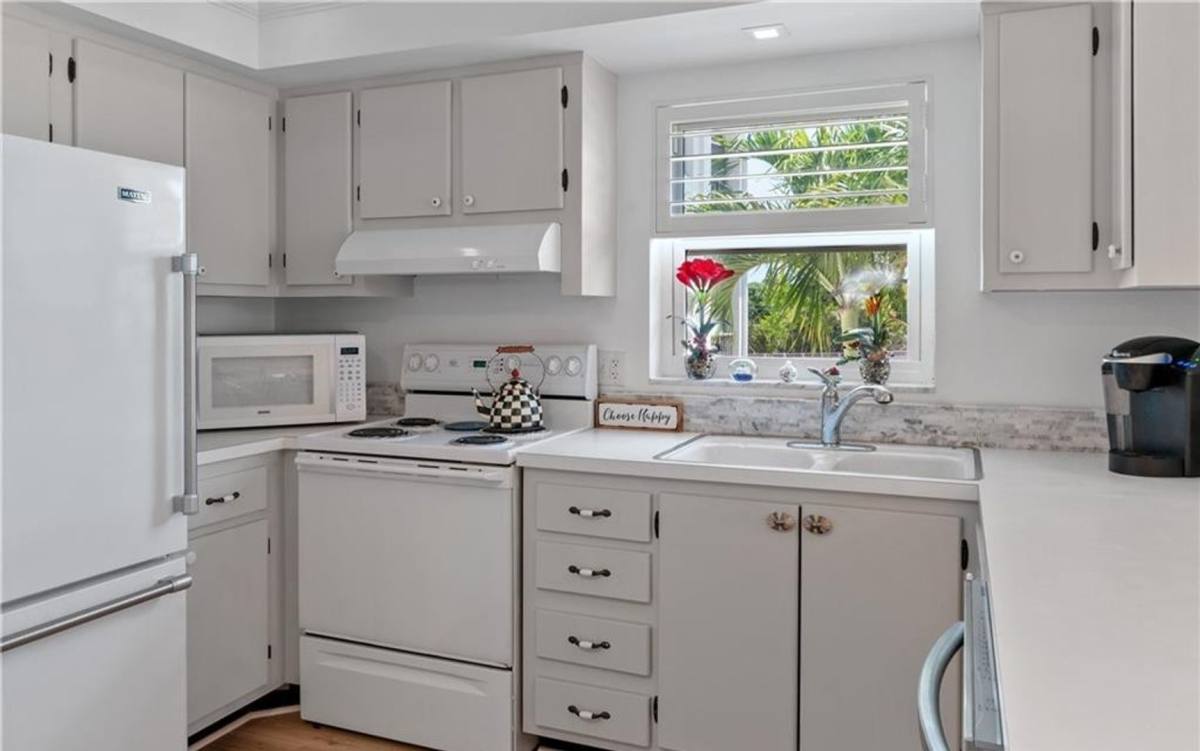 Condo for rent at 5 High Point Circle W, Naples, FL 34103