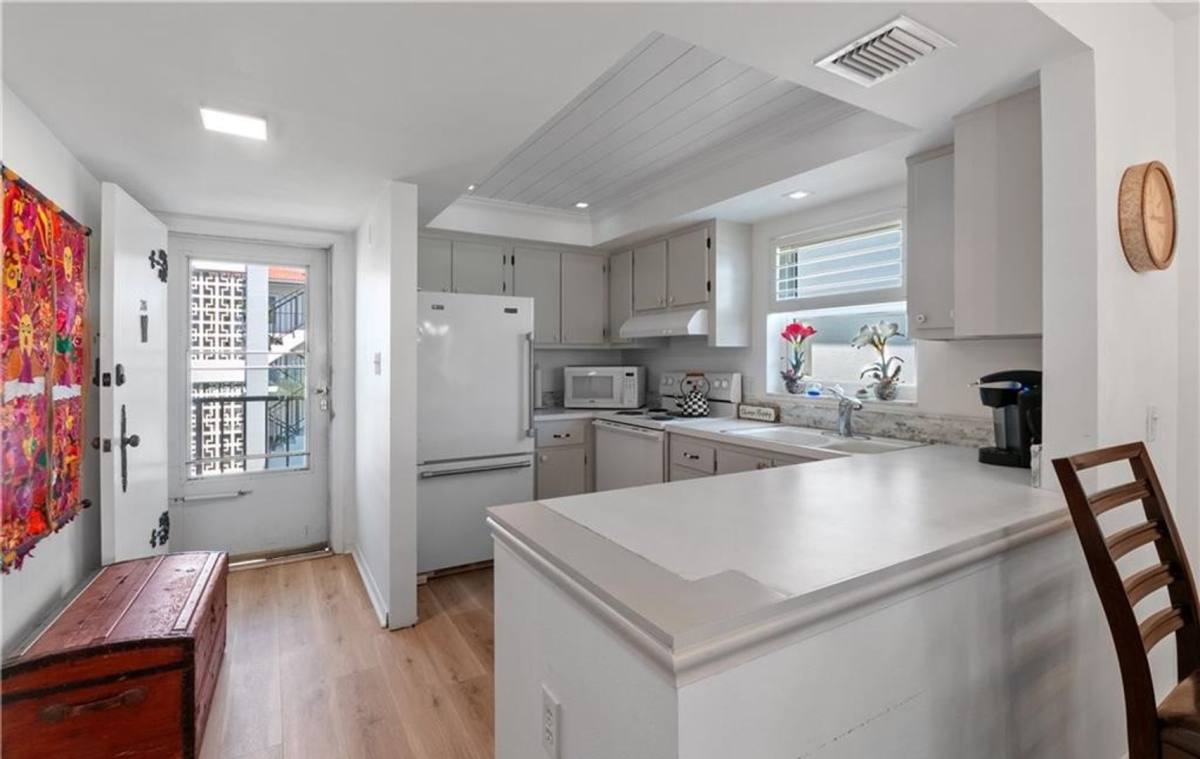 Condo for rent at 5 High Point Circle W, Naples, FL 34103