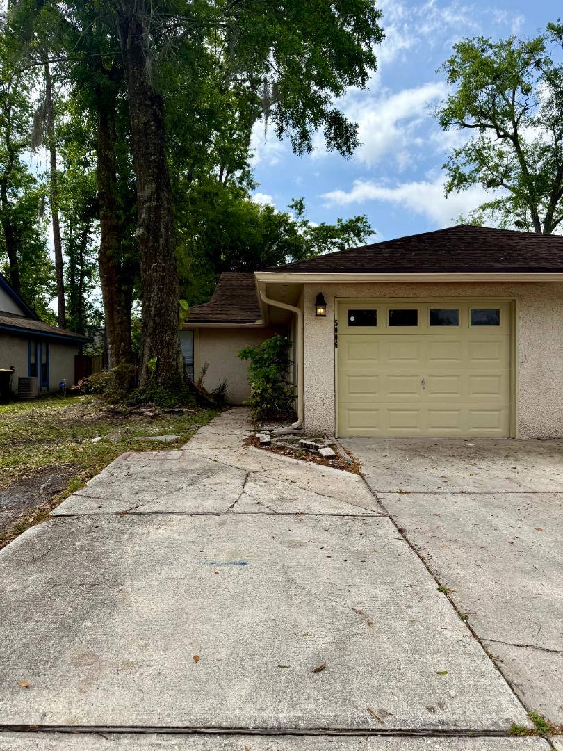 House for rent at 5006 Knightsbridge Circle N, Jacksonville, FL 32244