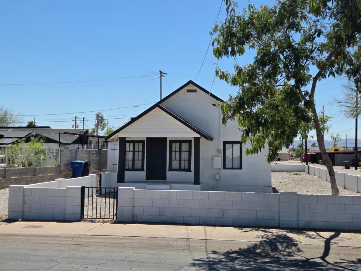 House for rent at 2201 E Portland St, Phoenix, AZ 85006