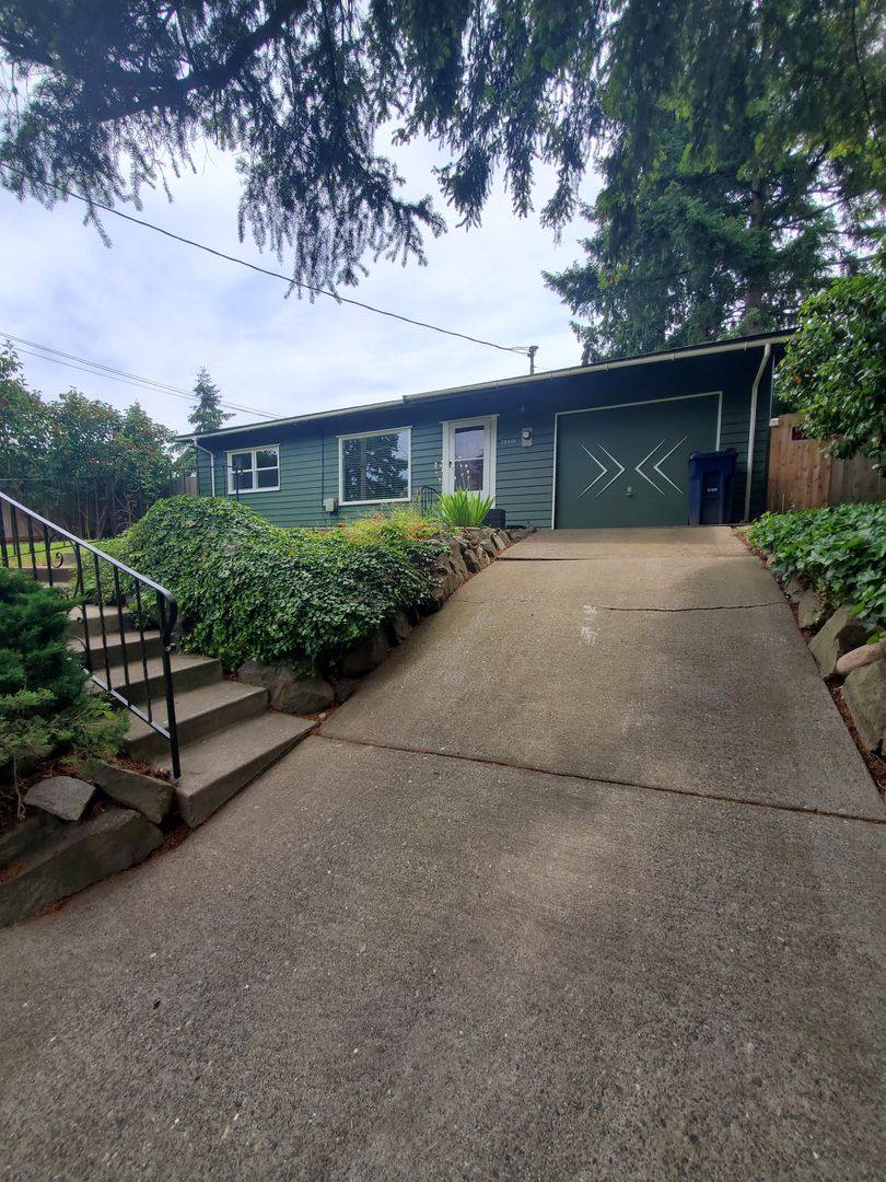 House for rent at 20405 54th Ave W, Lynnwood, WA 98036