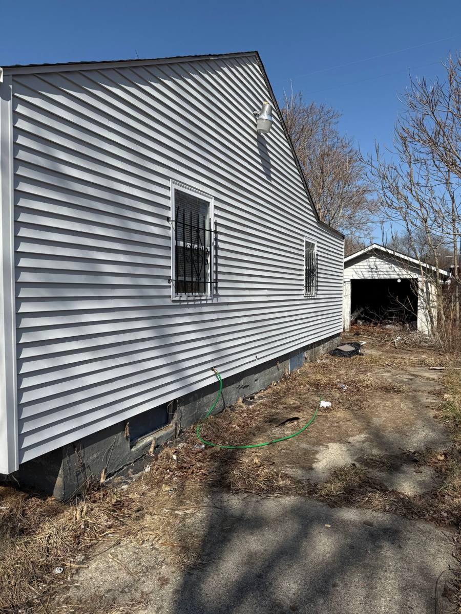 House for rent at 345 E Baltimore Blvd, Flint, MI 48505