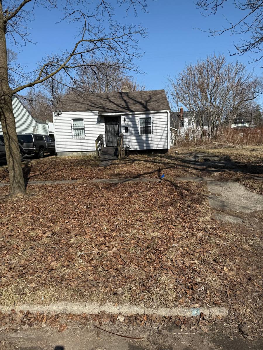 House for rent at 345 E Baltimore Blvd, Flint, MI 48505