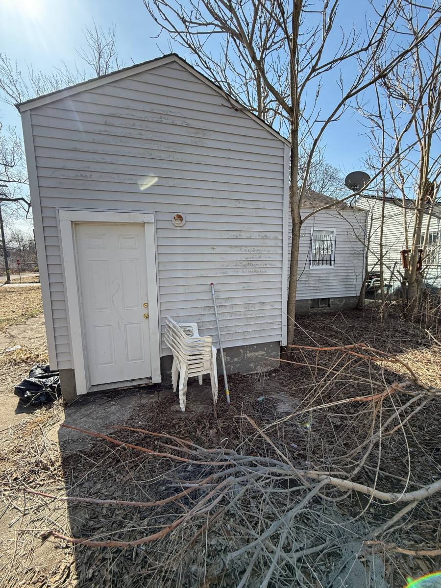 House for rent at 345 E Baltimore Blvd, Flint, MI 48505