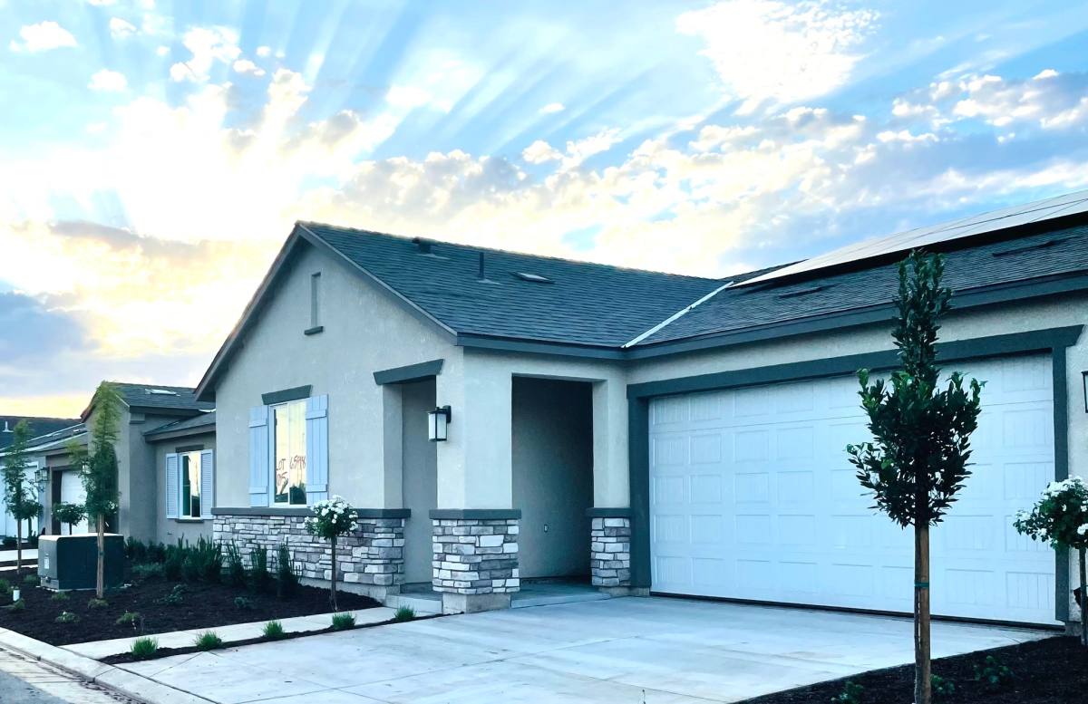 House for rent at 6598 E Lamona Ave, Fresno, CA 93727