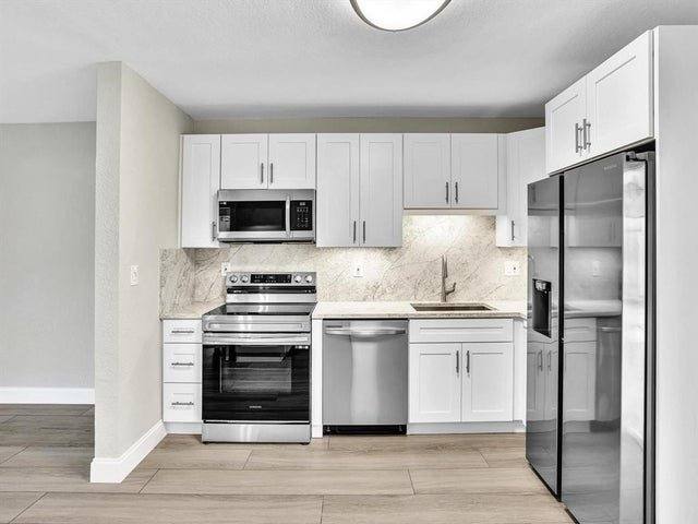 Townhouse for rent at 541 NE 18th St, Boca Raton, FL 33432