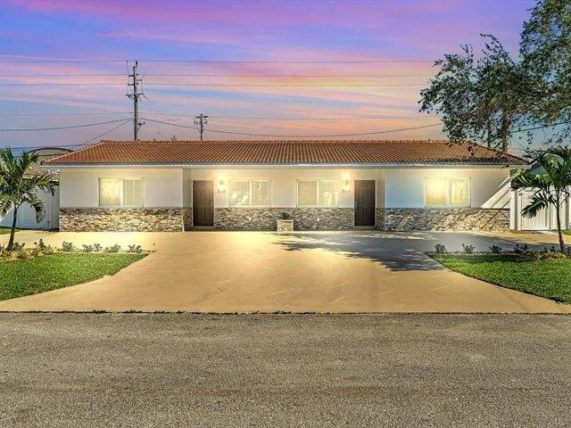 Townhouse for rent at 541 NE 18th St, Boca Raton, FL 33432