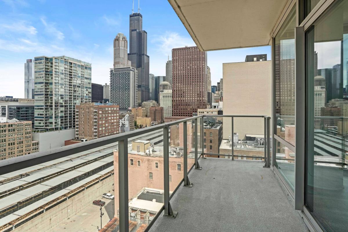 Apartment for rent at 740 S Clark St, Chicago, IL 60605