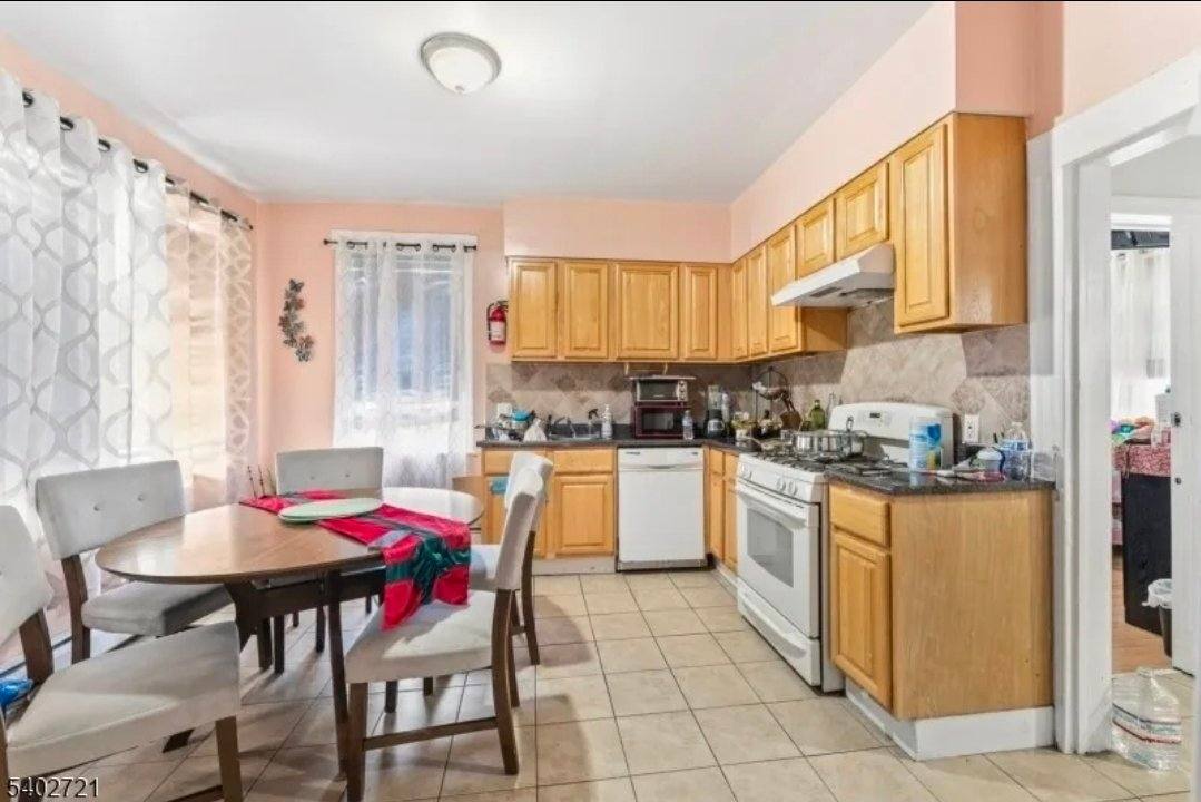 Apartment for rent at 320 Westfield Ave #2, Elizabeth, NJ 07208