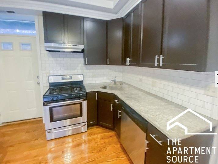 Apartment for rent at 855 W Cornelia Ave #4S, Chicago, IL 60657