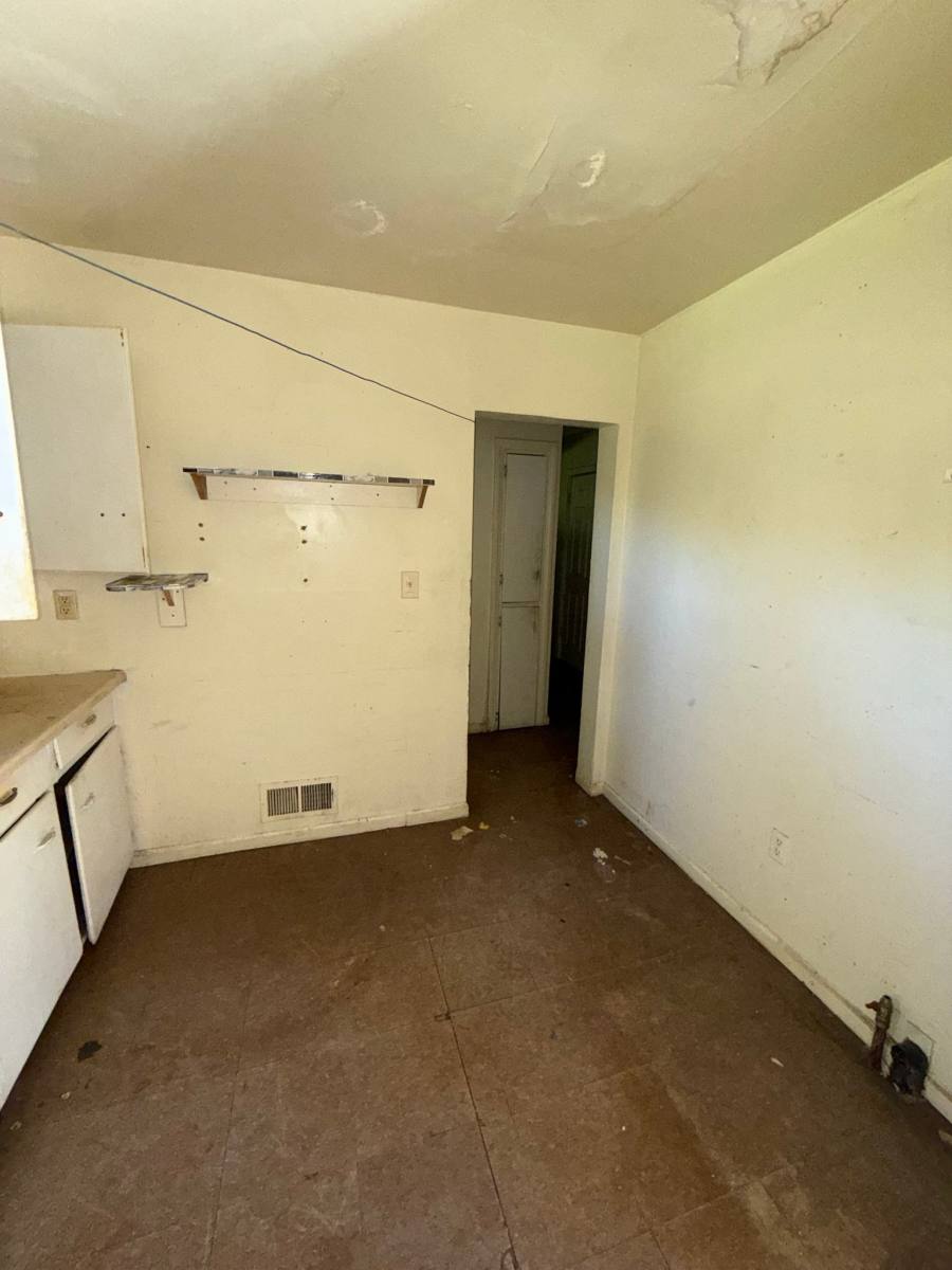House for rent at 3501 Milbourne Ave, Flint, MI 48504
