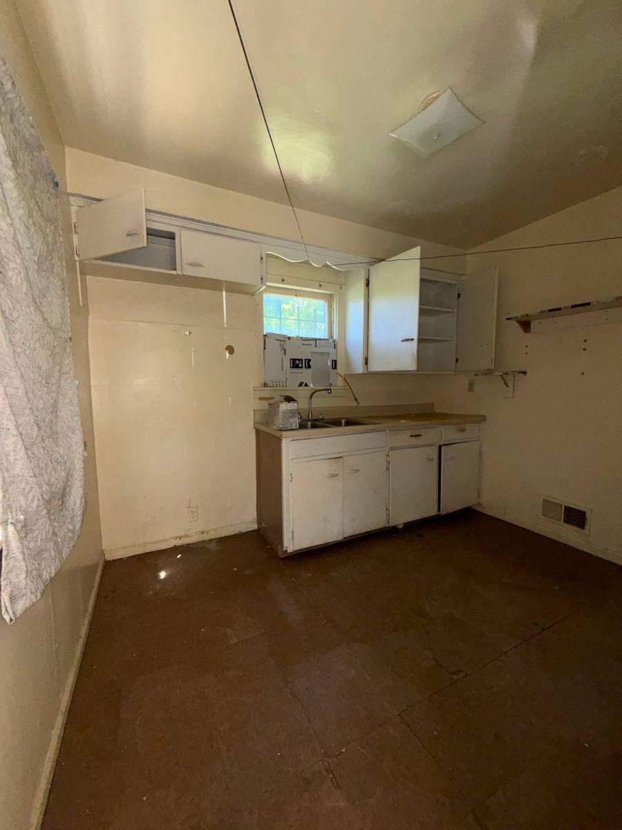 House for rent at 3501 Milbourne Ave, Flint, MI 48504