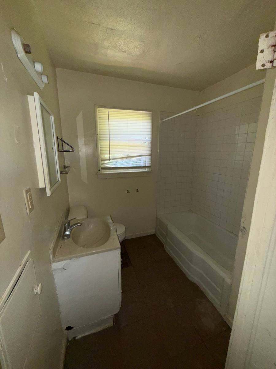 House for rent at 3501 Milbourne Ave, Flint, MI 48504