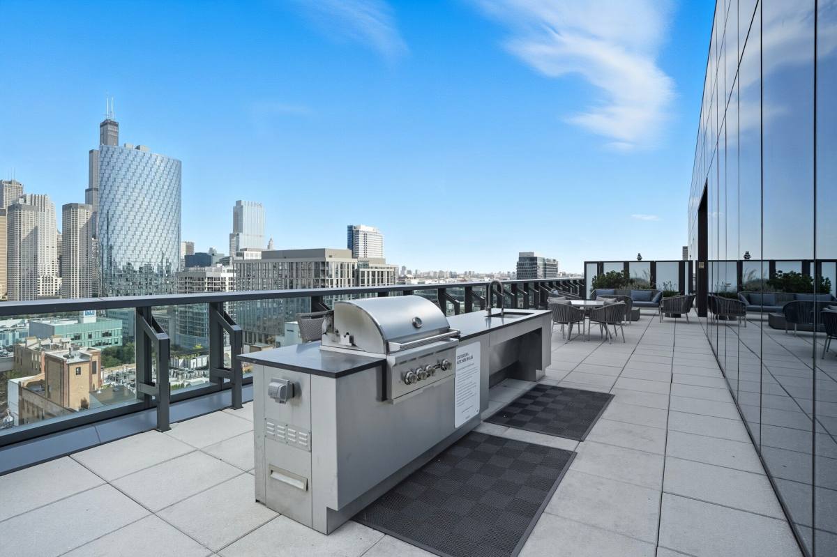 Apartment for rent at 959 W Washington Blvd, Chicago, IL 60607