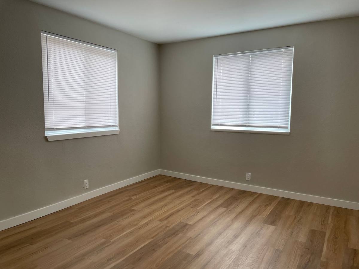 Apartment for rent at 111 10th St SE #4, Auburn, WA 98002