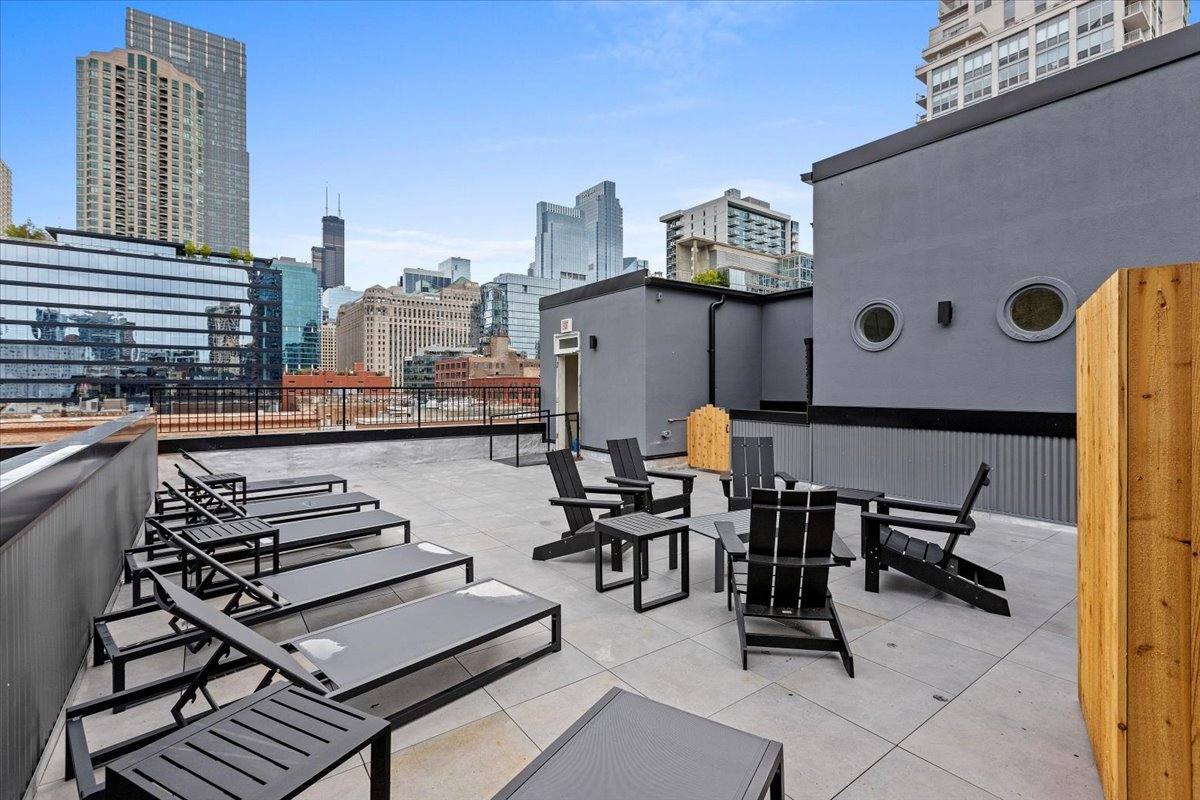 Apartment for rent at 163 W Ohio St, Chicago, IL 60654