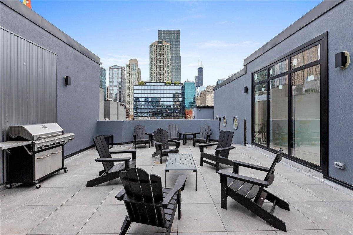 Apartment for rent at 163 W Ohio St, Chicago, IL 60654