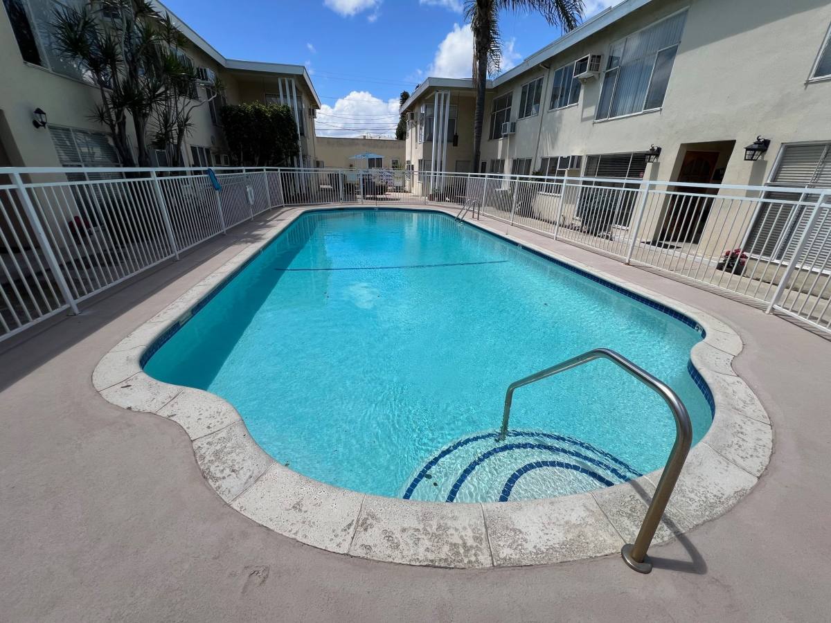 Apartment for rent at 4475 Murietta Ave #18, Sherman Oaks, CA 91423