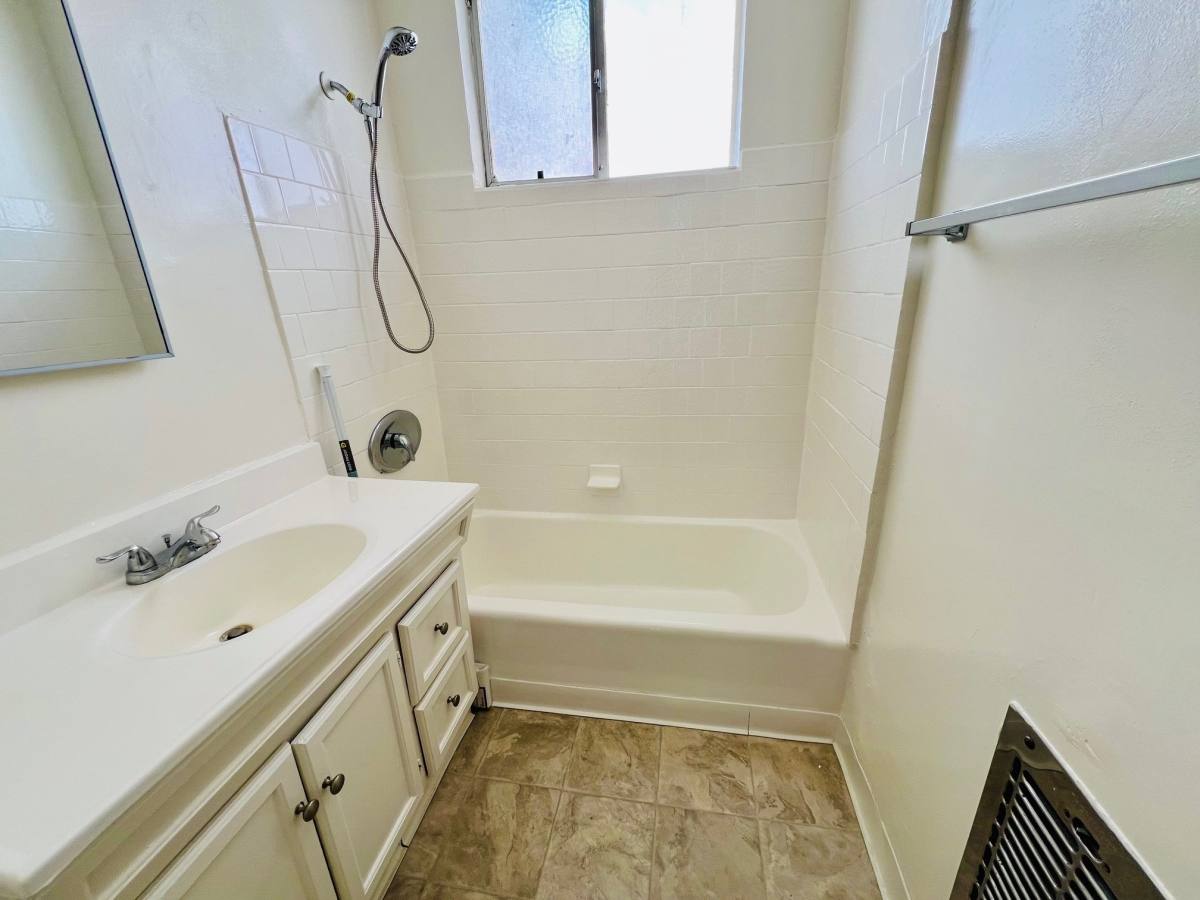 Apartment for rent at 4475 Murietta Ave #18, Sherman Oaks, CA 91423