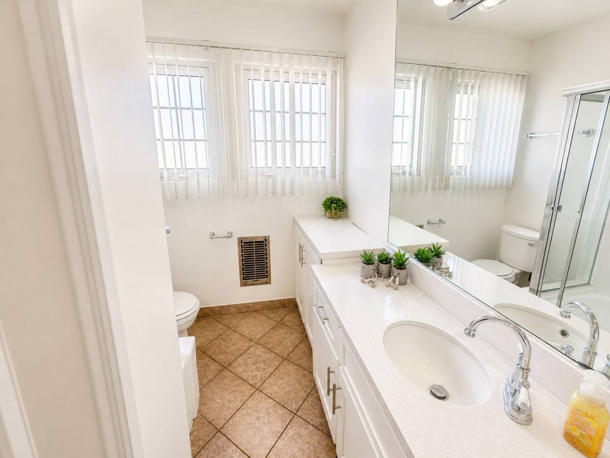 Apartment for rent at 8306 Manchester Ave, Playa Del Rey, CA 90293