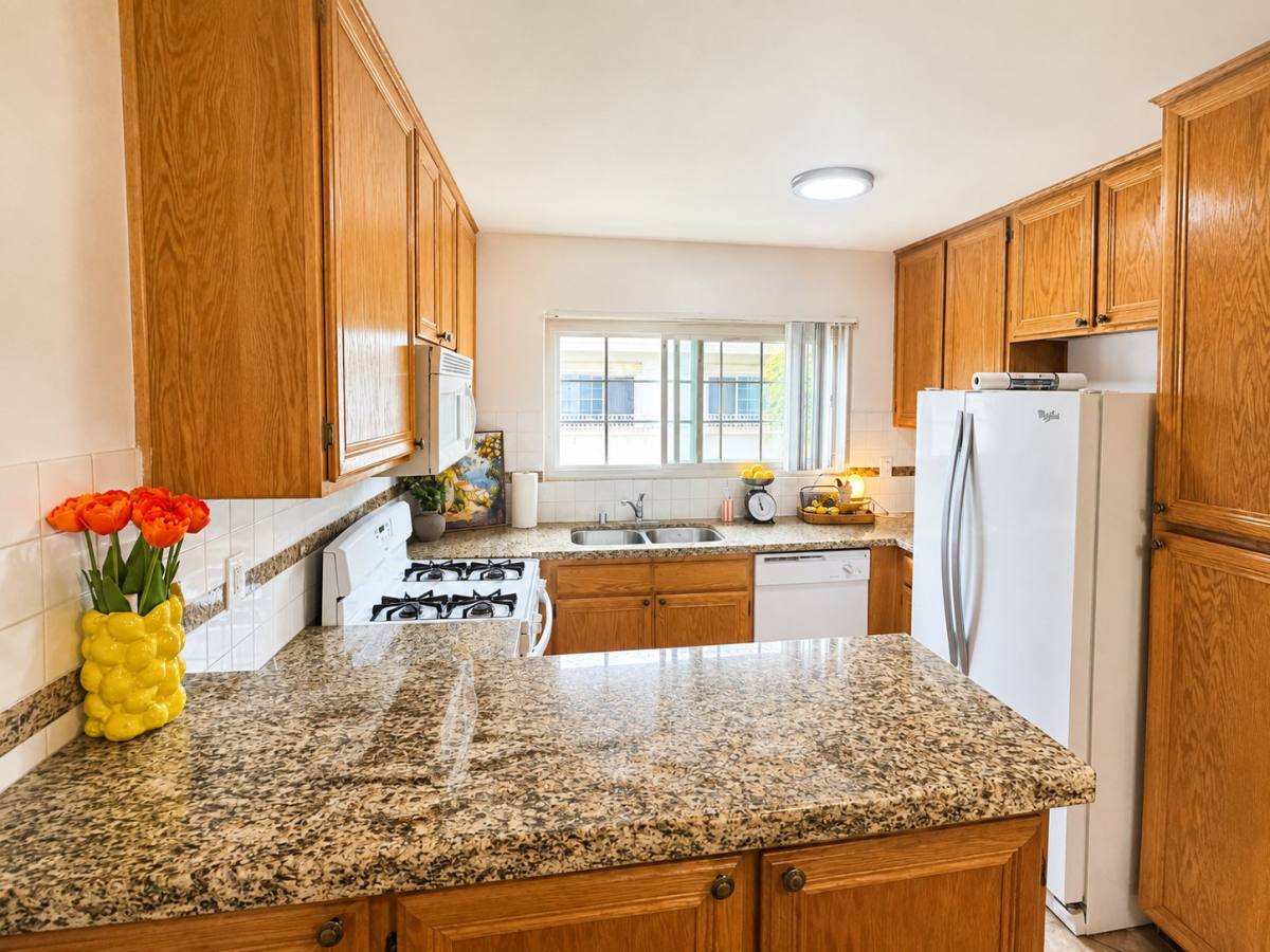 Apartment for rent at 8306 Manchester Ave, Playa Del Rey, CA 90293