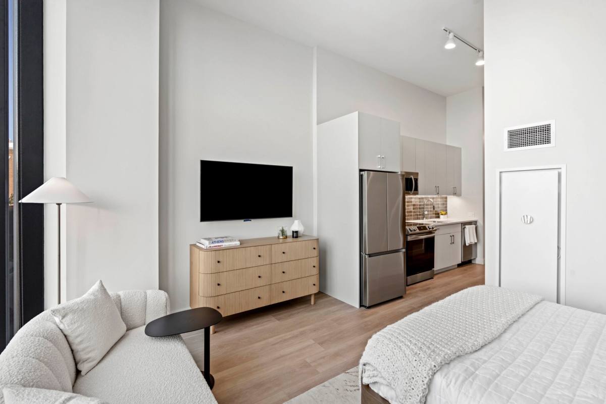 Apartment for rent at 1109 W Van Buren St, Chicago, IL 60607