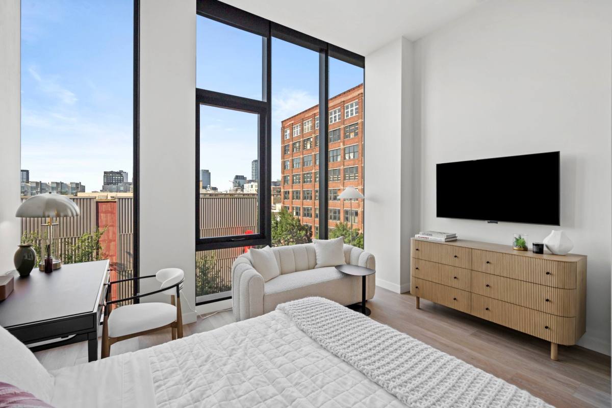Apartment for rent at 1109 W Van Buren St, Chicago, IL 60607