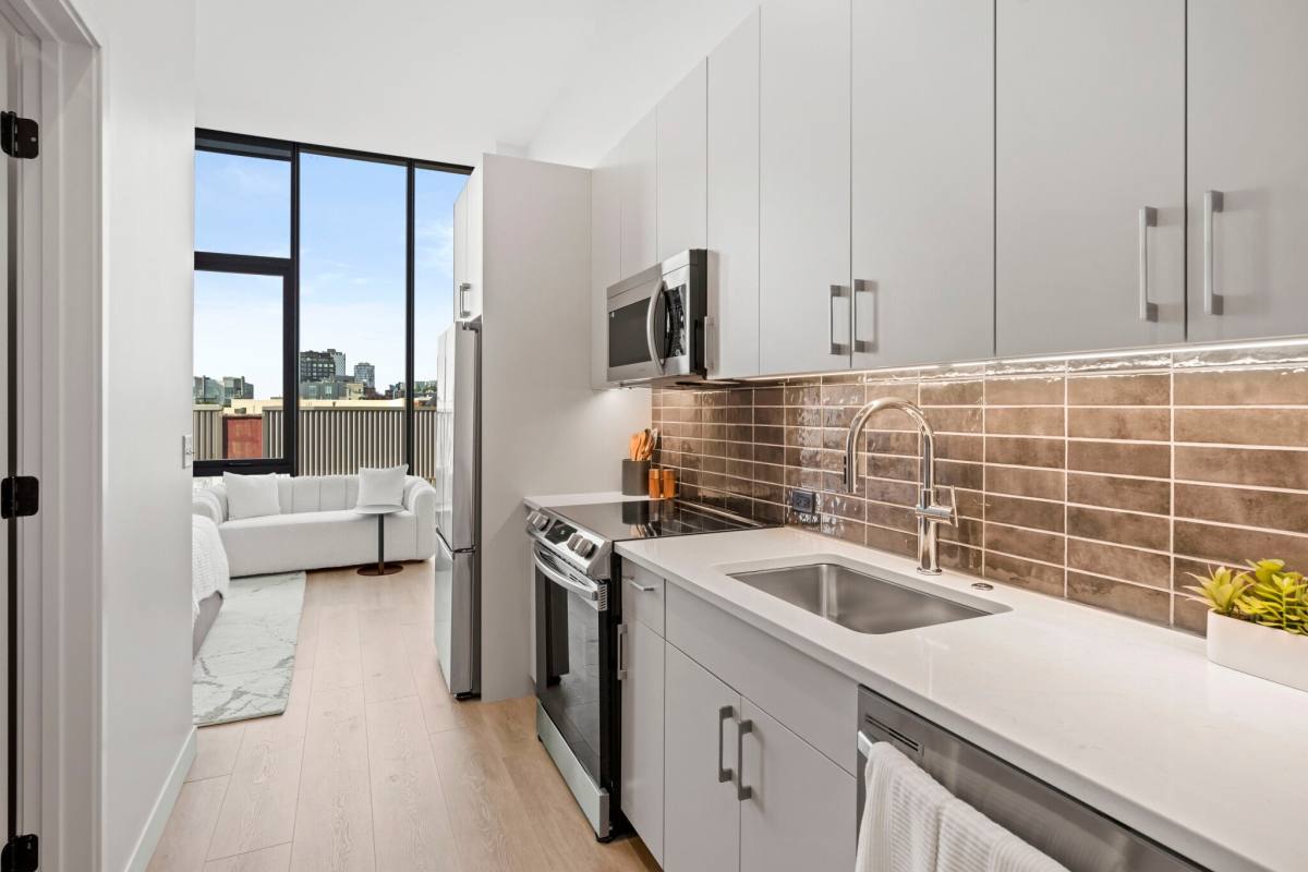 Apartment for rent at 1109 W Van Buren St, Chicago, IL 60607