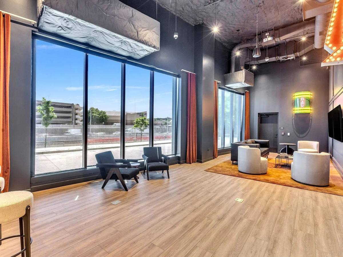 Apartment for rent at 1109 W Van Buren St, Chicago, IL 60607