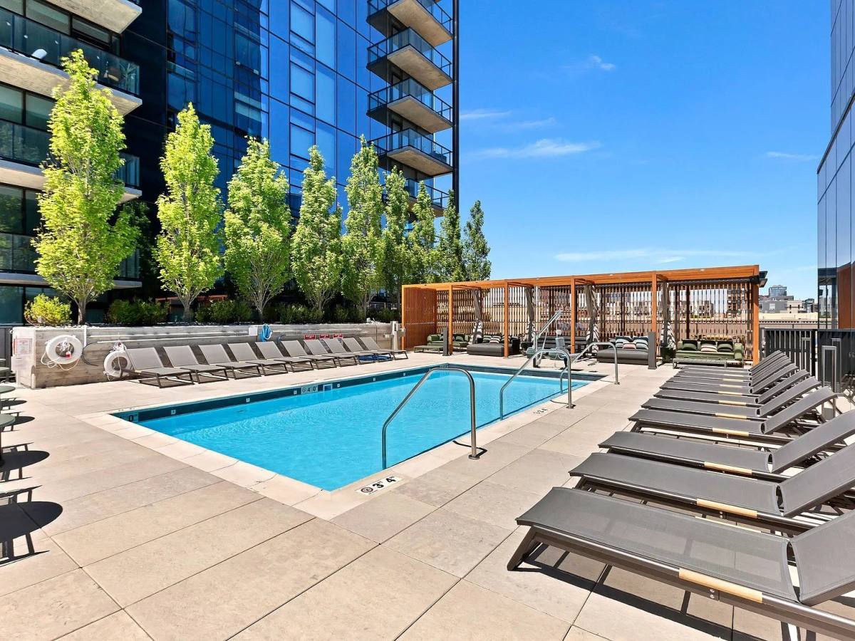 Apartment for rent at 1109 W Van Buren St, Chicago, IL 60607