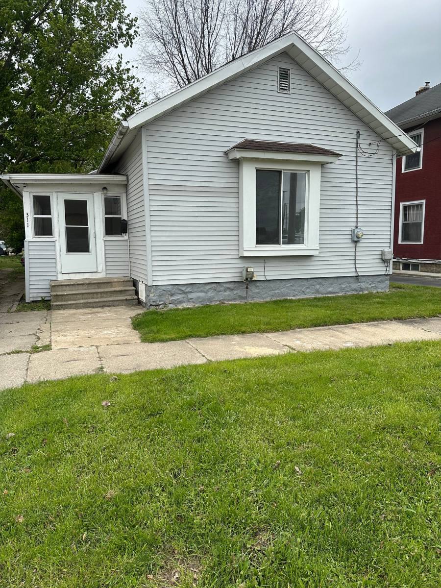 House for rent at 311 Quarry St, Jackson, MI 49201