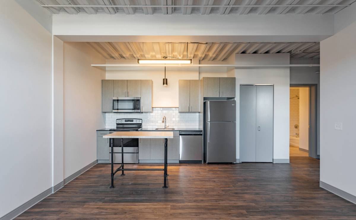 Apartment for rent at 969 W Dakin St, Chicago, IL 60613