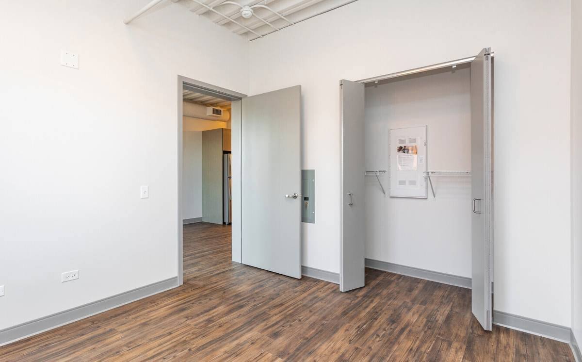Apartment for rent at 969 W Dakin St, Chicago, IL 60613