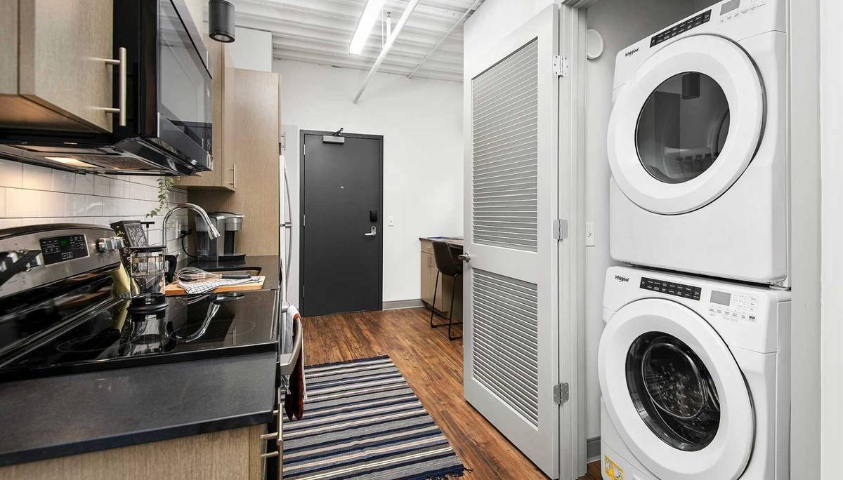Apartment for rent at 969 W Dakin St, Chicago, IL 60613