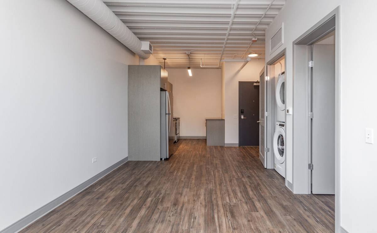 Apartment for rent at 969 W Dakin St, Chicago, IL 60613