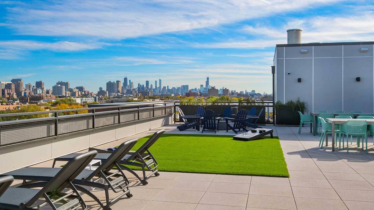 Apartment for rent at 969 W Dakin St, Chicago, IL 60613