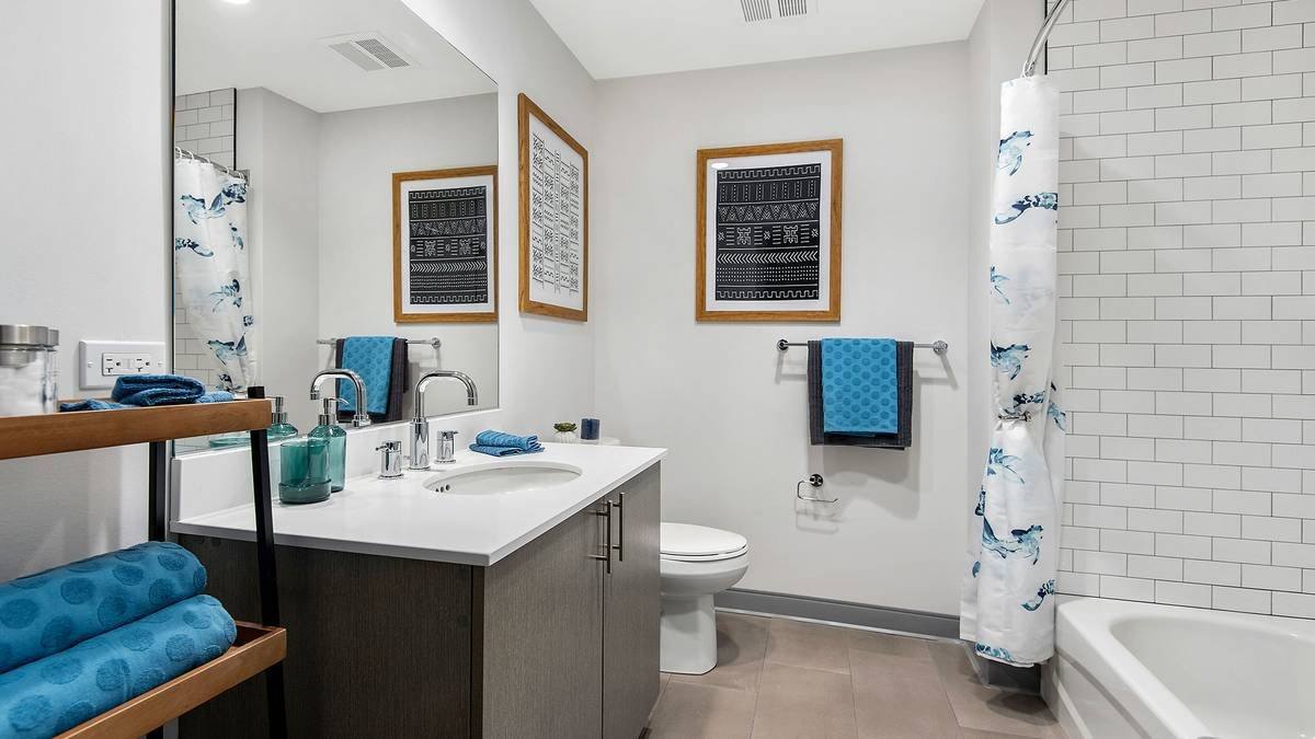 Apartment for rent at 969 W Dakin St, Chicago, IL 60613