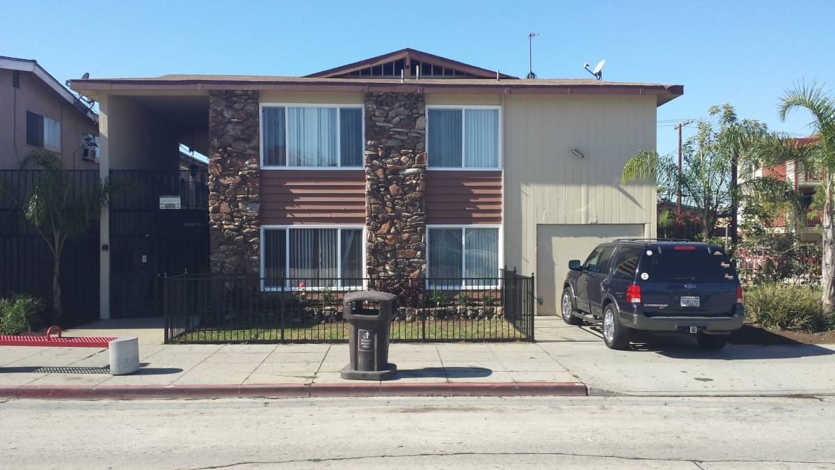 Apartment for rent at 1585 Pacific Ave #2, Long Beach, CA 90813