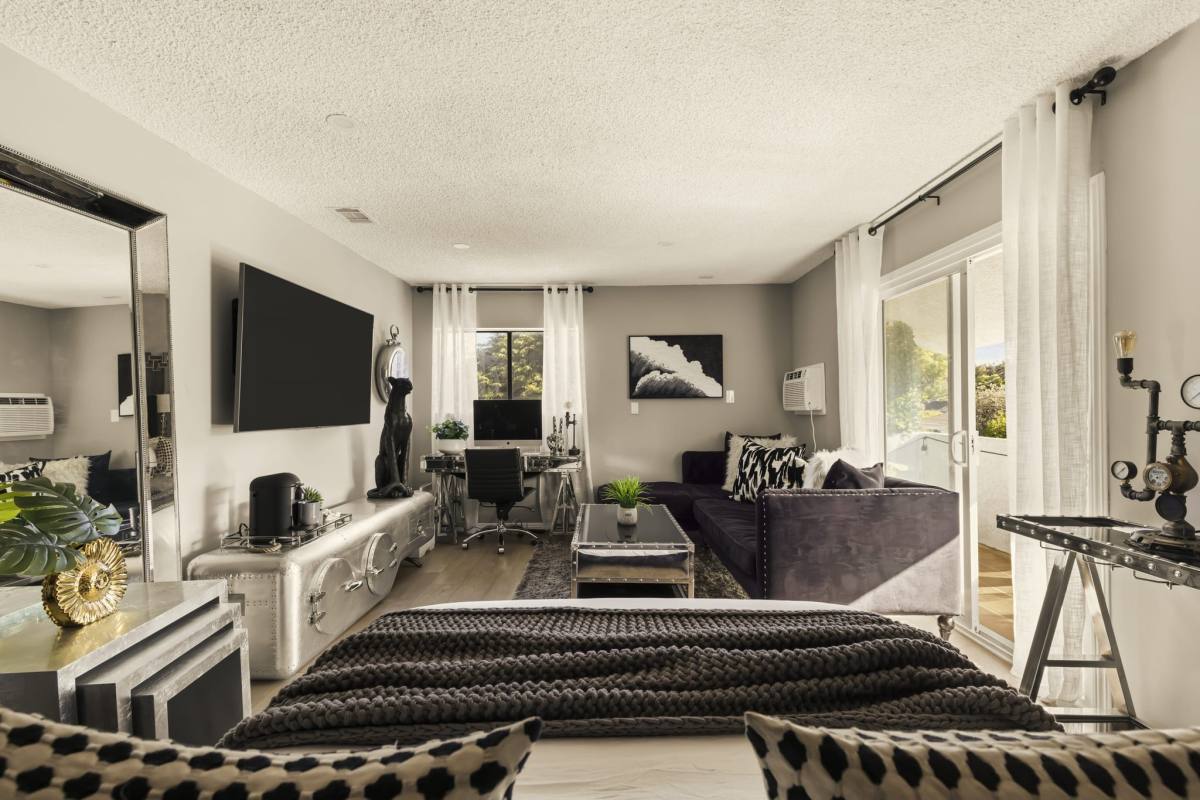 Apartment for rent at 7355 Garden Grove Ave #1, Reseda, CA 91335