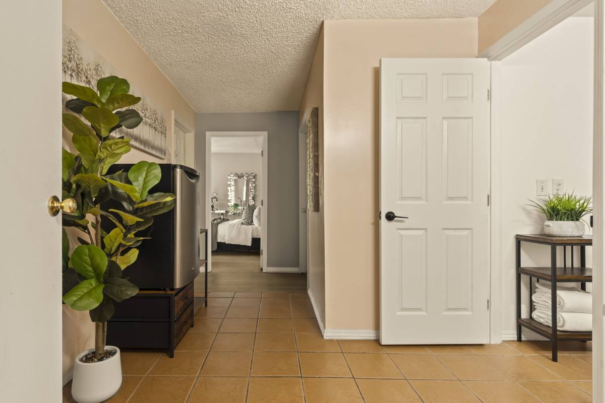 Apartment for rent at 7355 Garden Grove Ave #1, Reseda, CA 91335