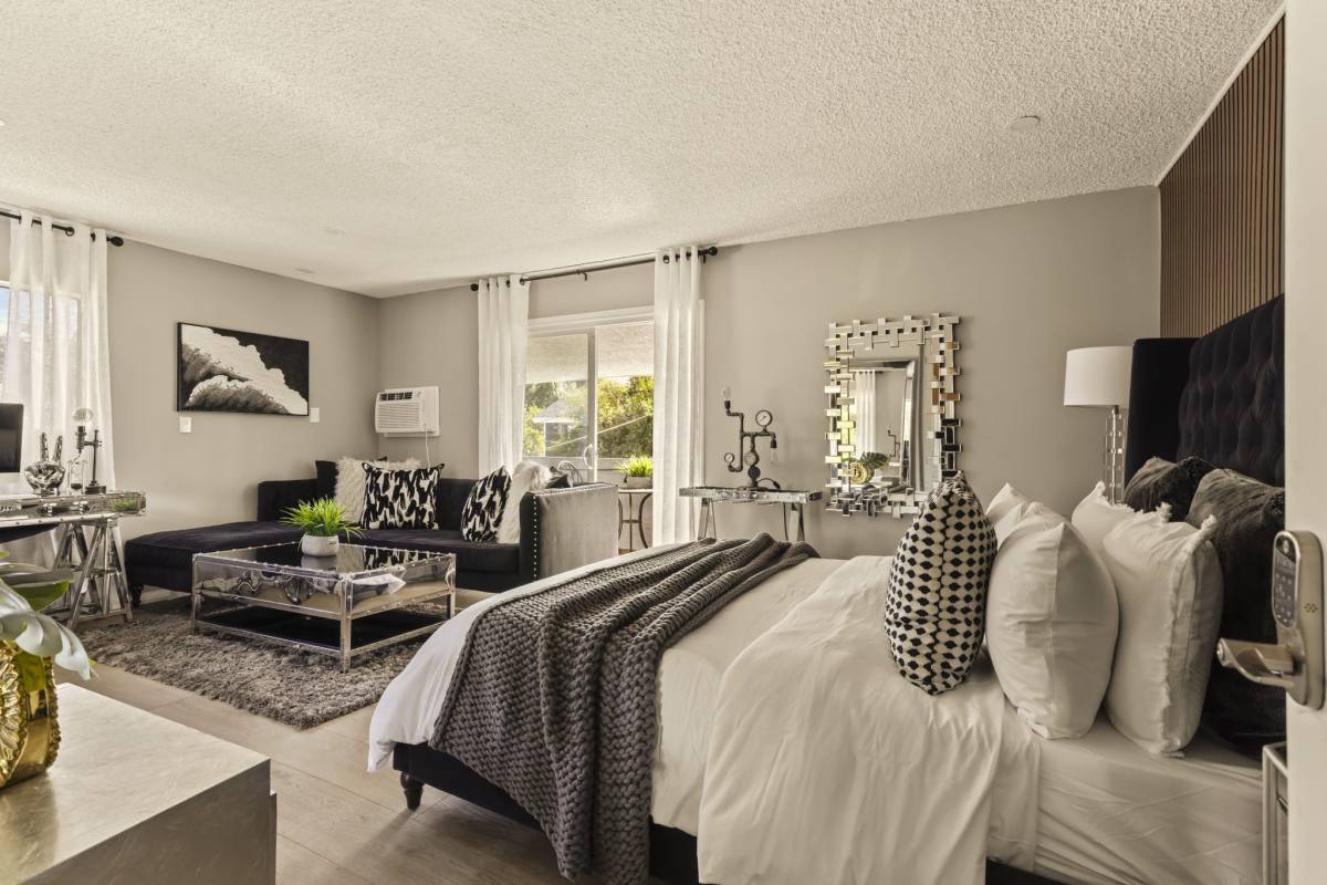 Apartment for rent at 7355 Garden Grove Ave #1, Reseda, CA 91335