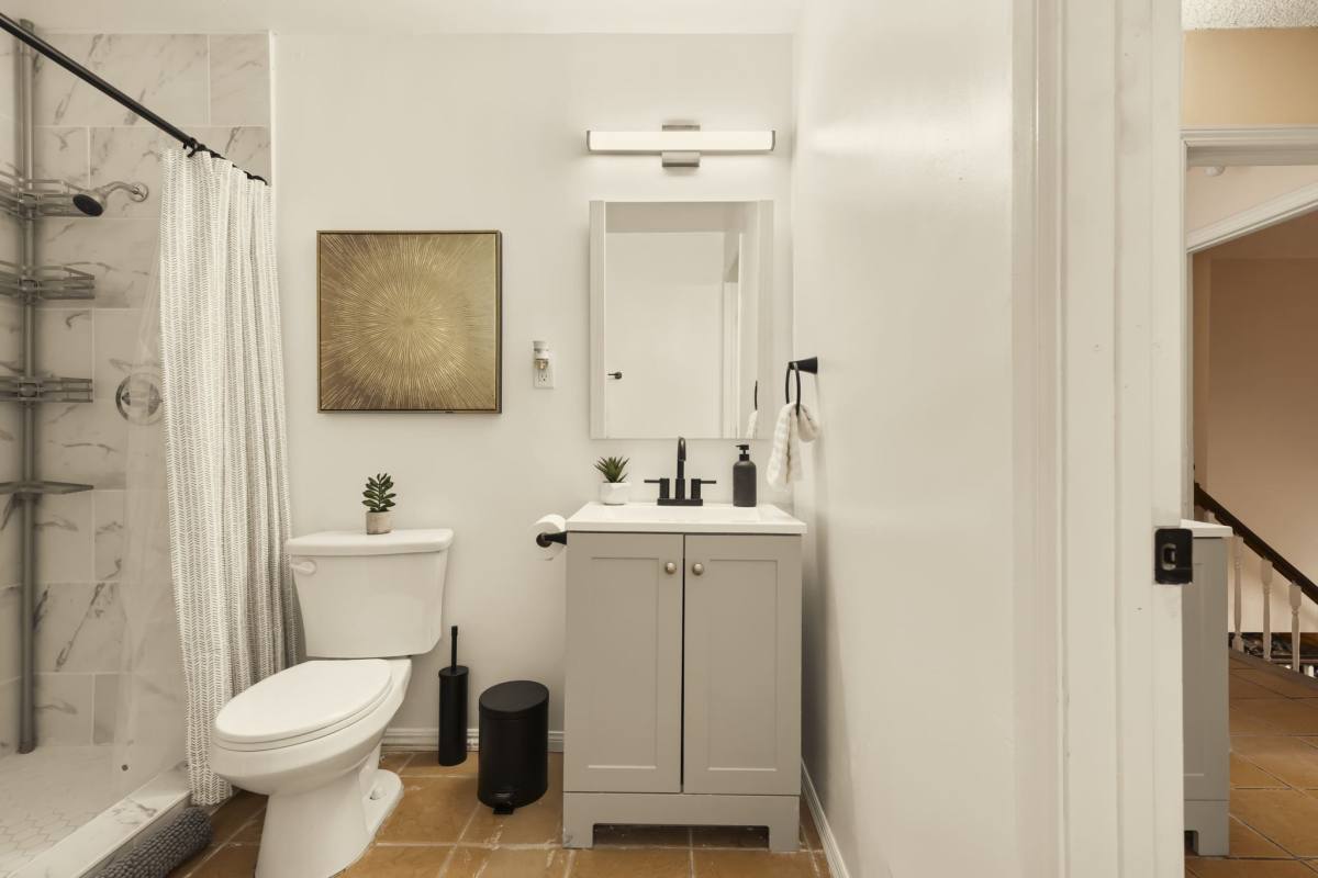 Apartment for rent at 7355 Garden Grove Ave #1, Reseda, CA 91335