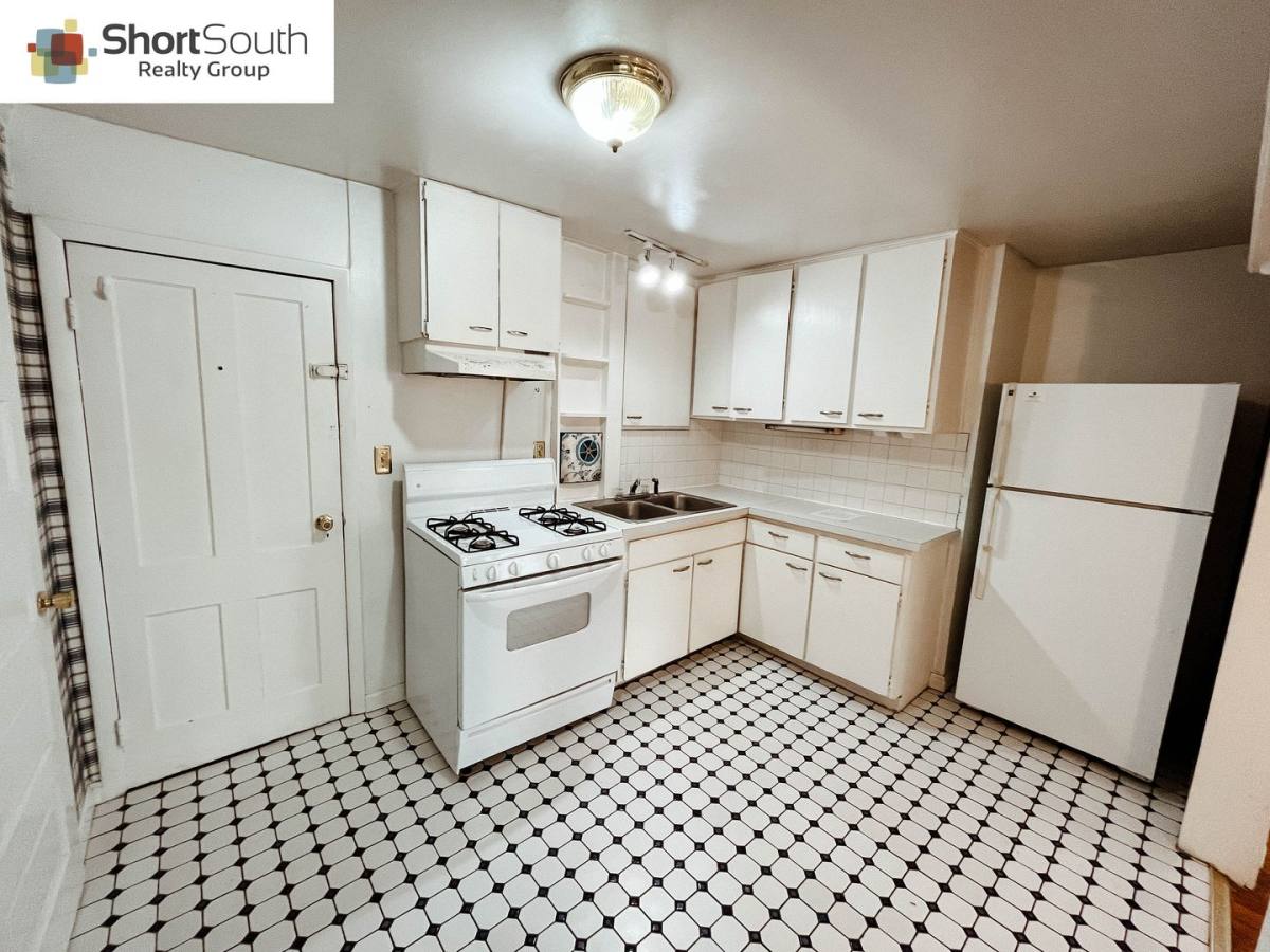 Apartment for rent at 235 Lafayette Ave NE, Grand Rapids, MI 49503