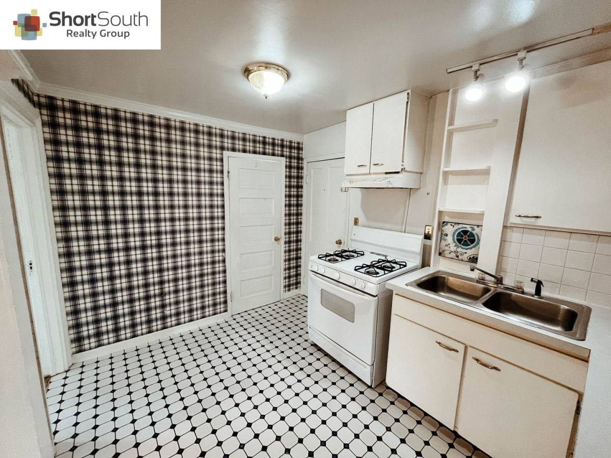 Apartment for rent at 235 Lafayette Ave NE, Grand Rapids, MI 49503