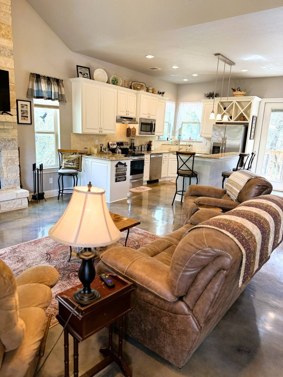 House for rent at 186 Lakeview, Pipe Creek, TX 78063