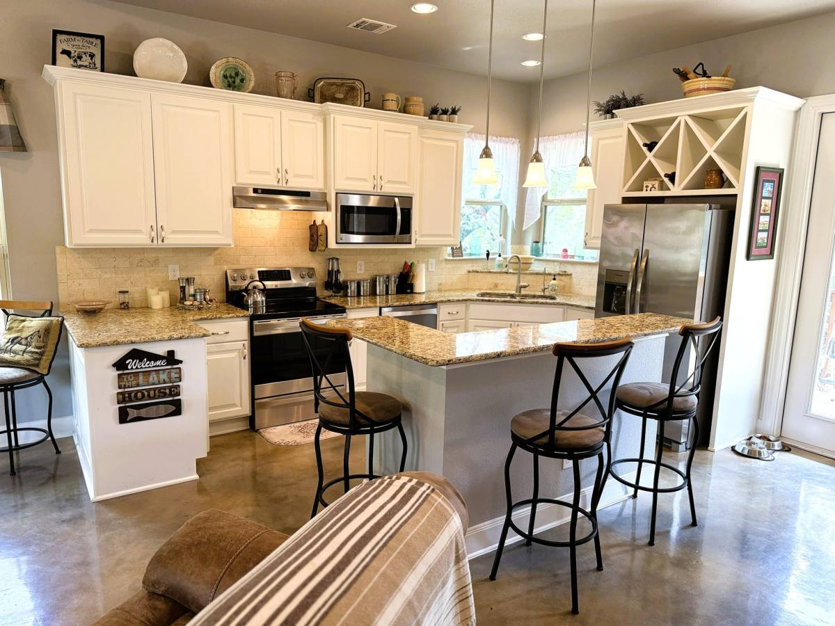 House for rent at 186 Lakeview, Pipe Creek, TX 78063